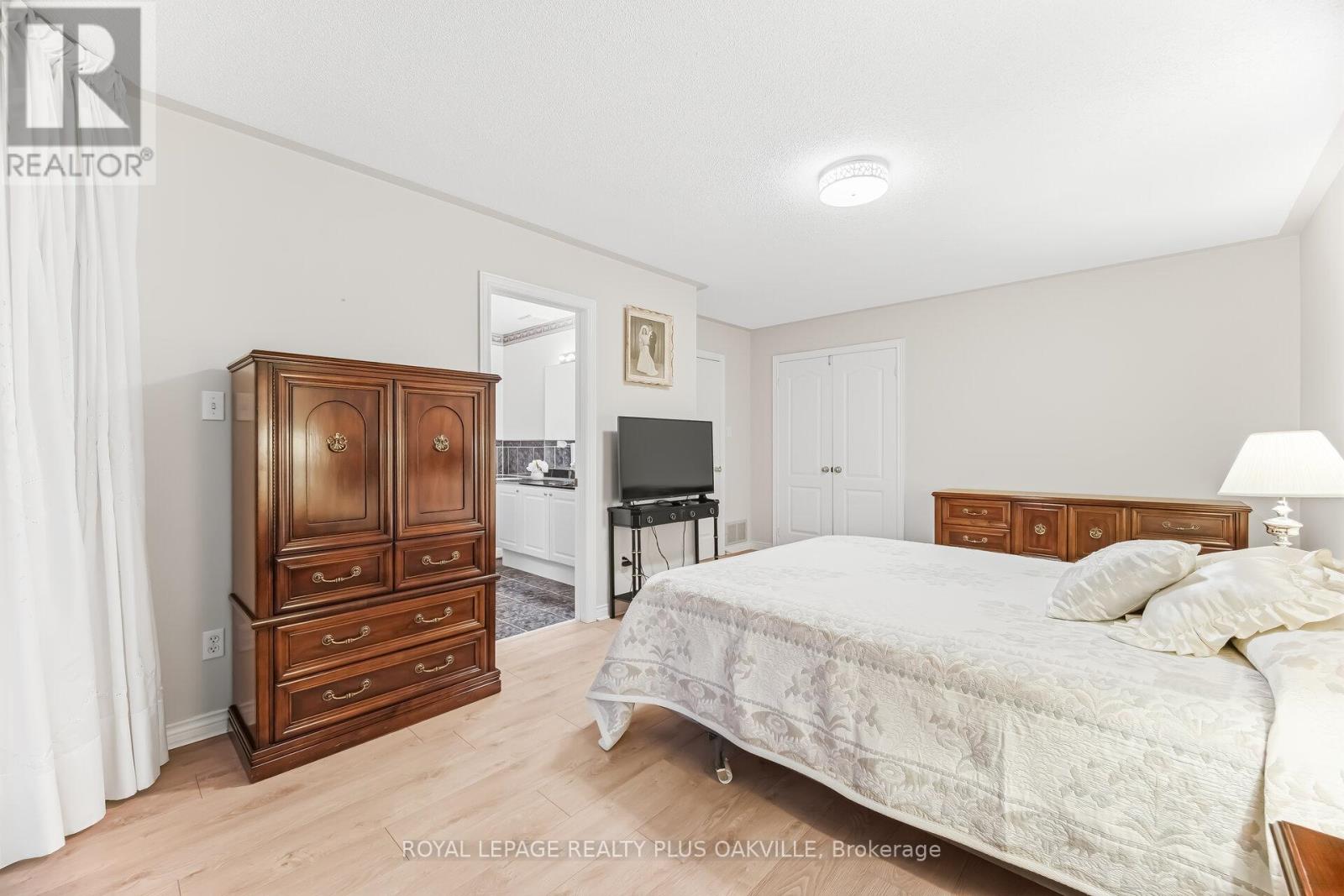 3395 Trelawny Circle, Mississauga, Ontario  L5N 6N6 - Photo 25 - W12921514