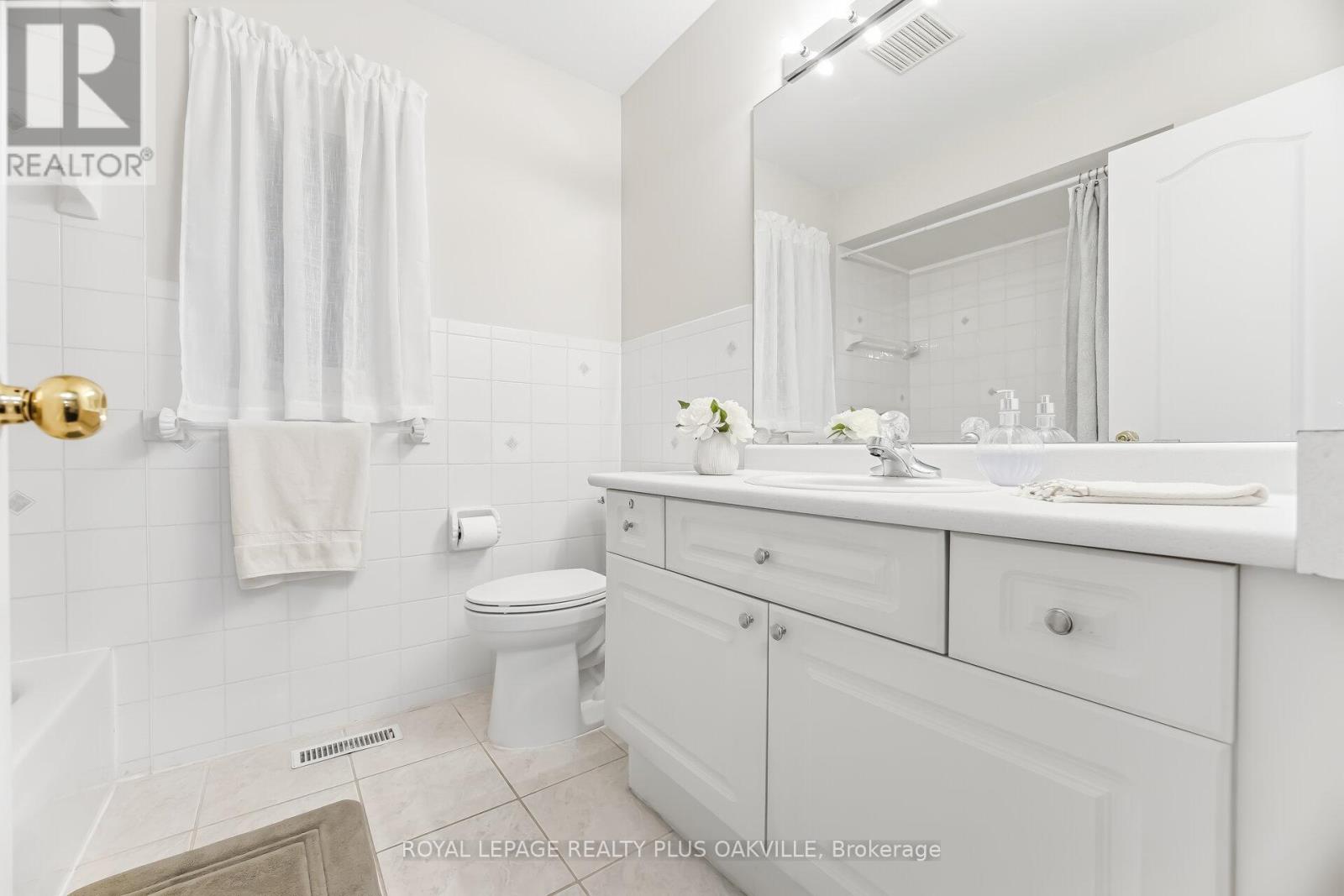 3395 Trelawny Circle, Mississauga, Ontario  L5N 6N6 - Photo 32 - W12921514