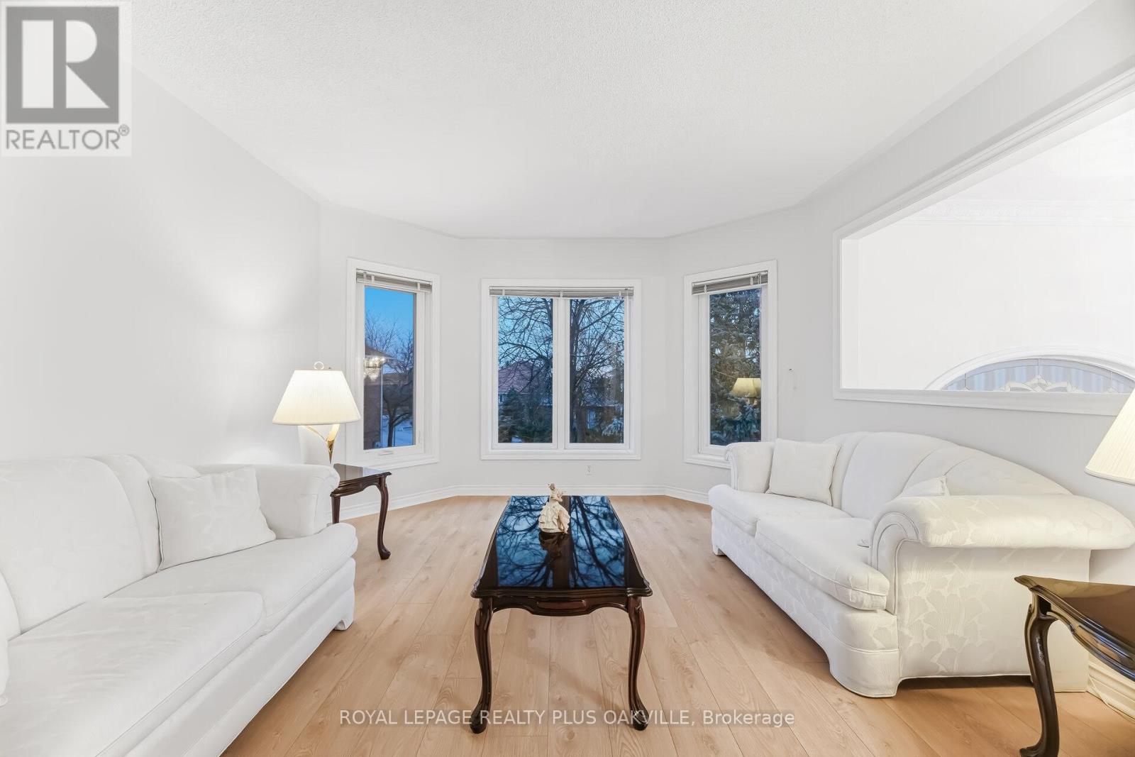 3395 Trelawny Circle, Mississauga, Ontario  L5N 6N6 - Photo 5 - W12921514