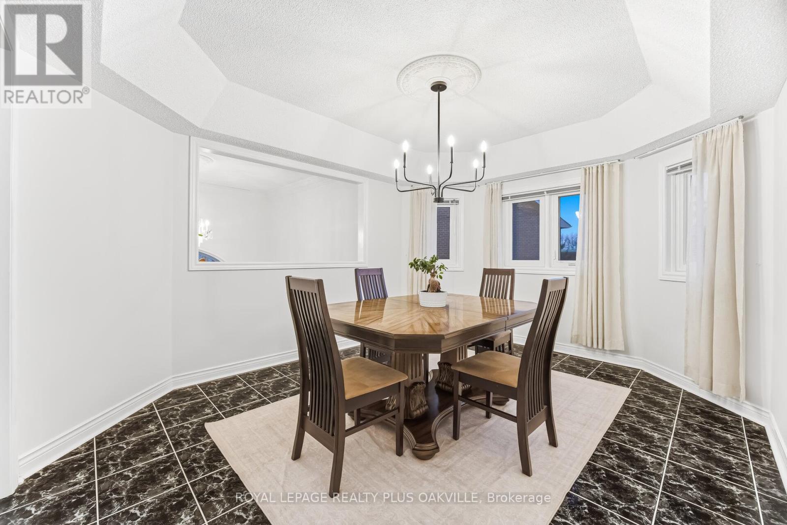 3395 Trelawny Circle, Mississauga, Ontario  L5N 6N6 - Photo 9 - W12921514