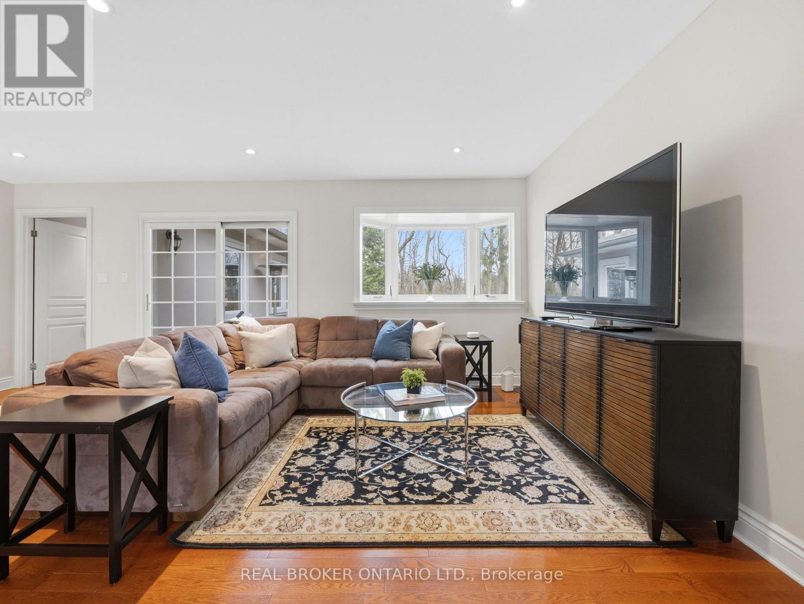 929 Parkland Avenue, Mississauga, Ontario  L5H 3G9 - Photo 12 - W12921518