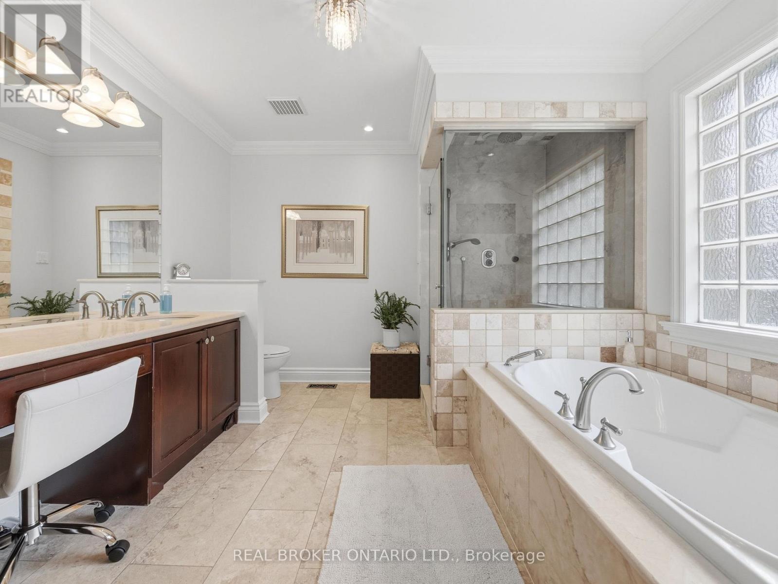 929 Parkland Avenue, Mississauga, Ontario  L5H 3G9 - Photo 16 - W12921518