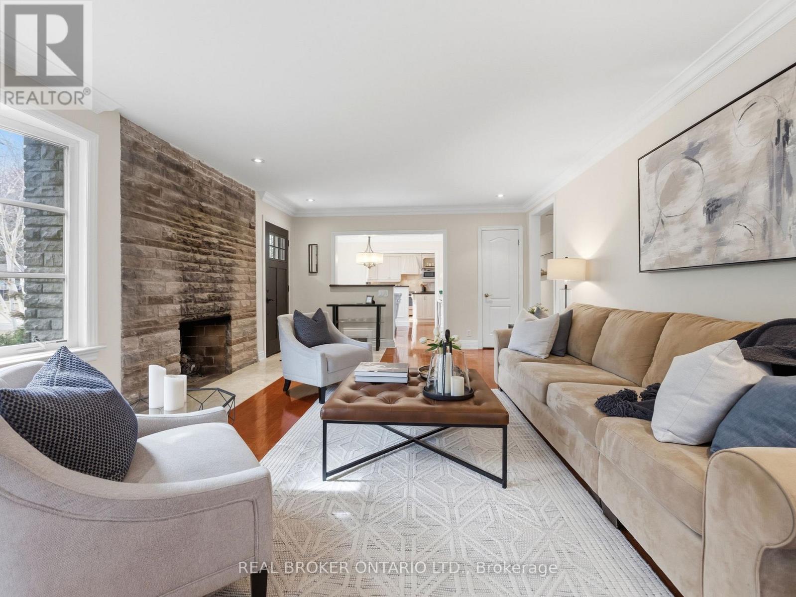 929 Parkland Avenue, Mississauga, Ontario  L5H 3G9 - Photo 2 - W12921518