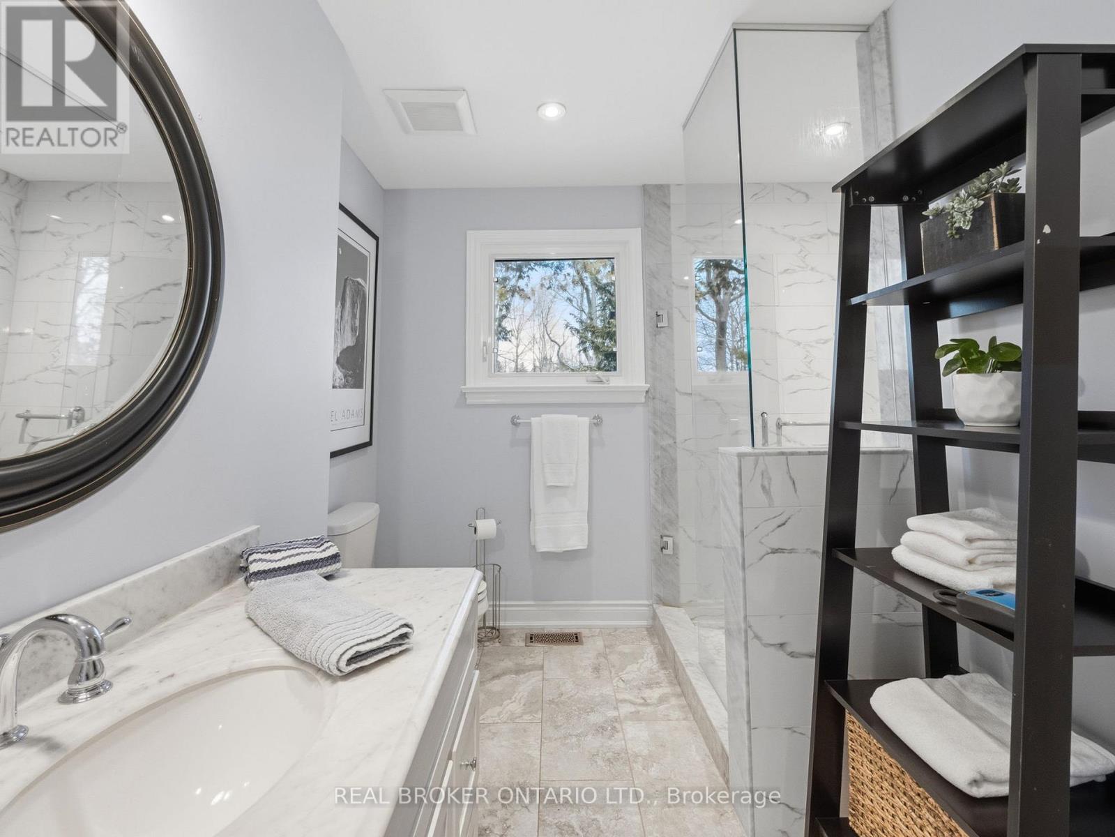 929 Parkland Avenue, Mississauga, Ontario  L5H 3G9 - Photo 22 - W12921518