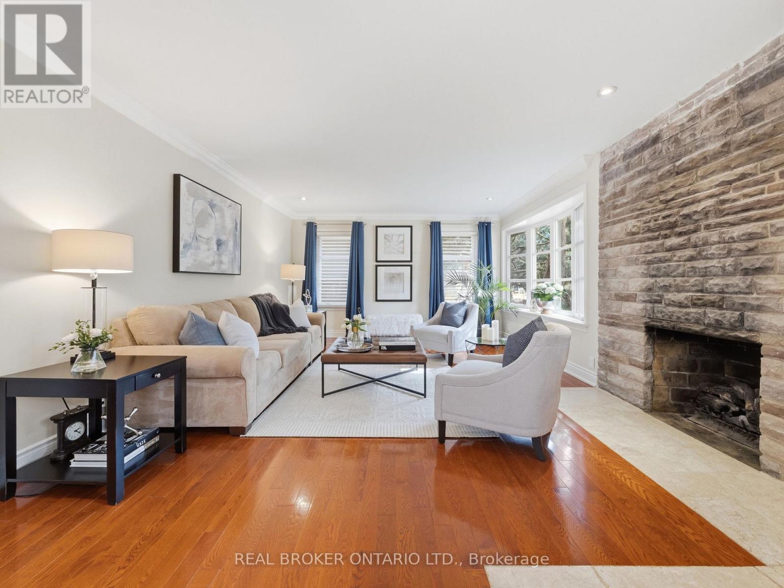 929 Parkland Avenue, Mississauga, Ontario  L5H 3G9 - Photo 3 - W12921518