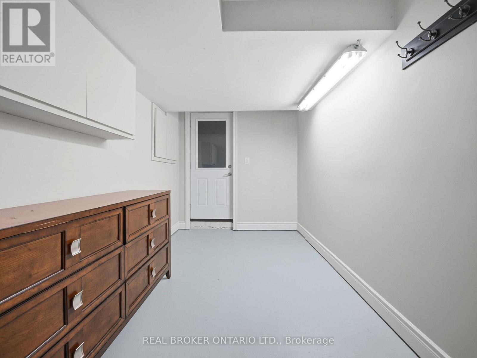 929 Parkland Avenue, Mississauga, Ontario  L5H 3G9 - Photo 33 - W12921518