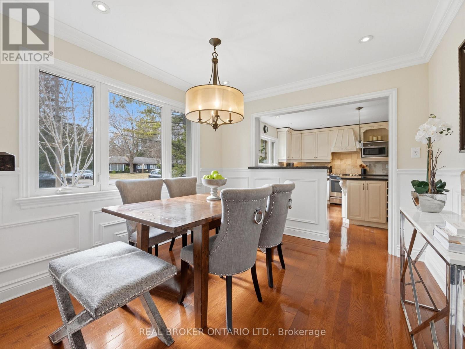 929 Parkland Avenue, Mississauga, Ontario  L5H 3G9 - Photo 5 - W12921518