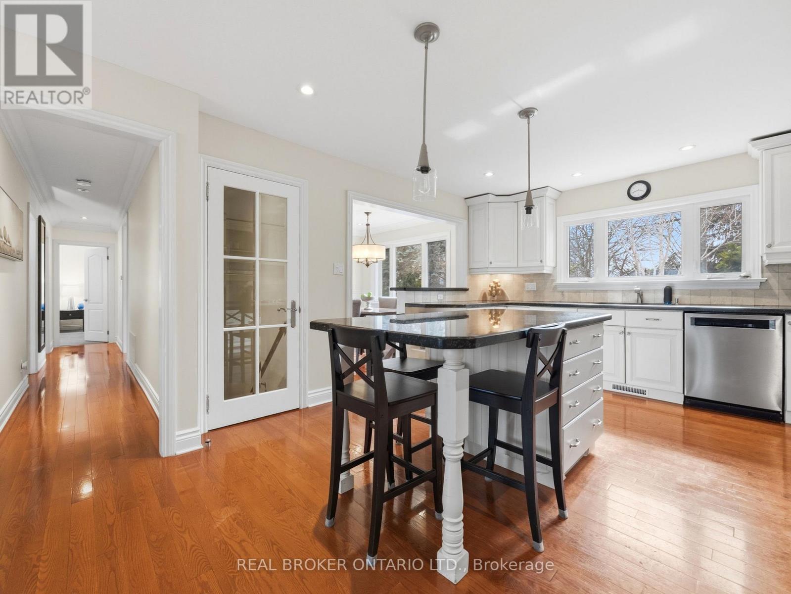 929 Parkland Avenue, Mississauga, Ontario  L5H 3G9 - Photo 6 - W12921518