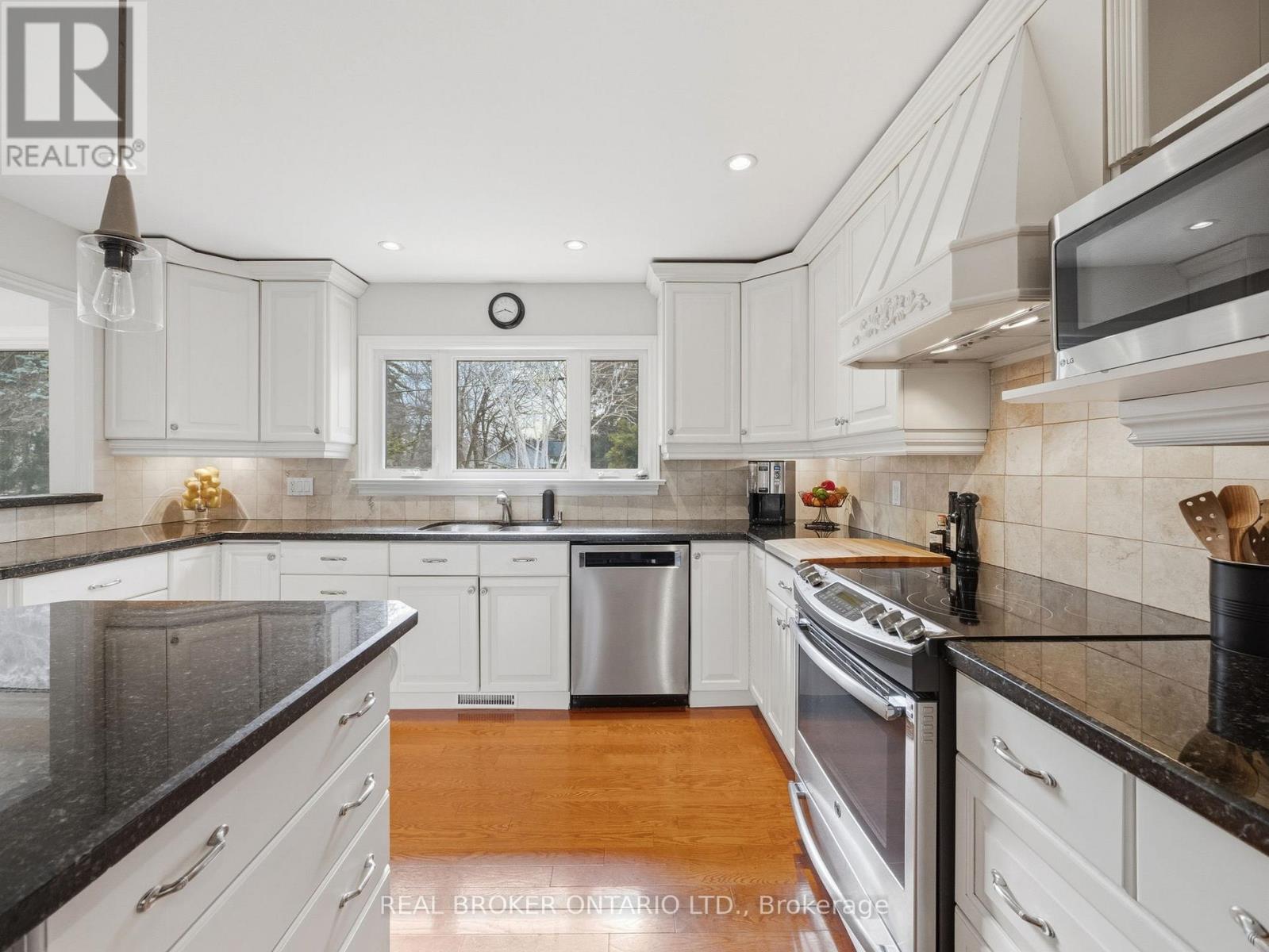 929 Parkland Avenue, Mississauga, Ontario  L5H 3G9 - Photo 7 - W12921518