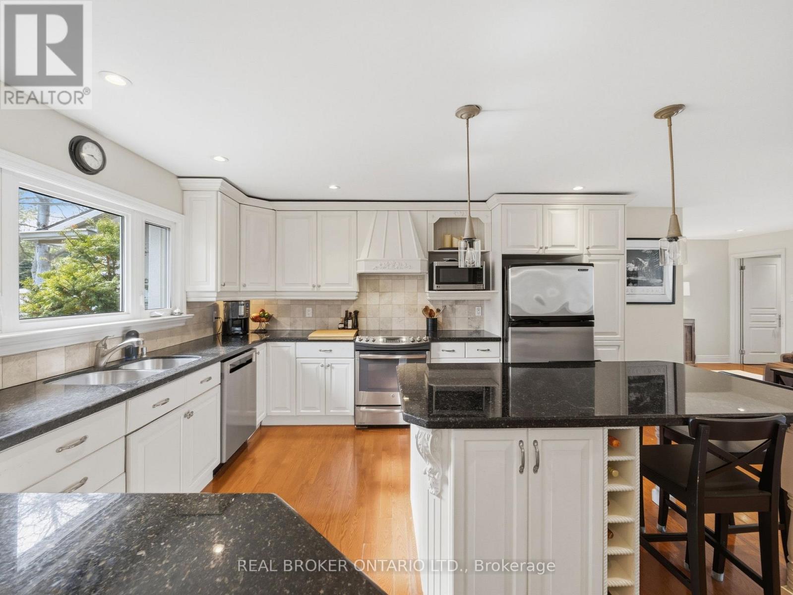 929 Parkland Avenue, Mississauga, Ontario  L5H 3G9 - Photo 8 - W12921518