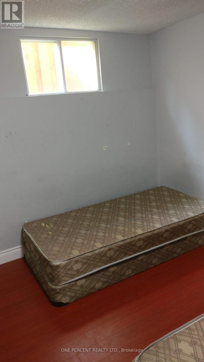 Basement Apartment - 52 Timberlane Drive, Brampton, Ontario  L6Y 4B6 - Photo 18 - W12921528