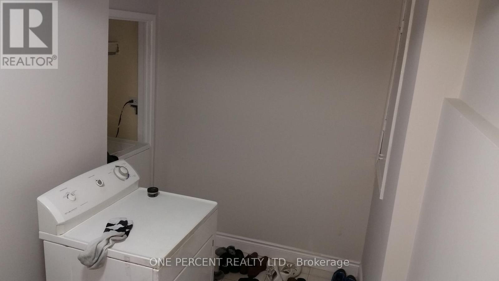 Basement Apartment - 52 Timberlane Drive, Brampton, Ontario  L6Y 4B6 - Photo 2 - W12921528