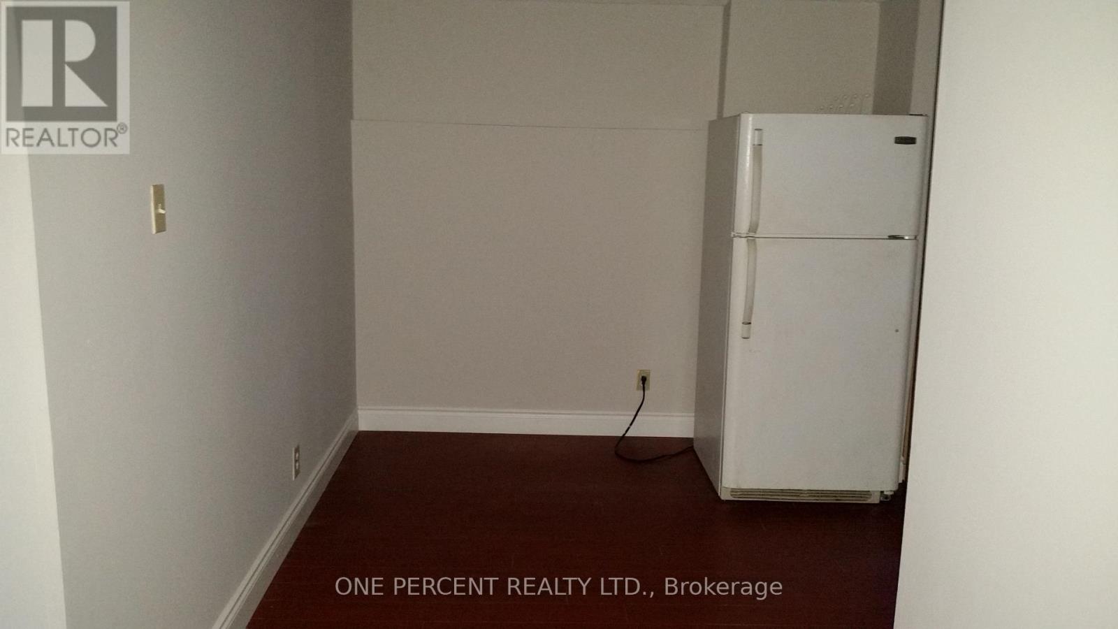 Basement Apartment - 52 Timberlane Drive, Brampton, Ontario  L6Y 4B6 - Photo 3 - W12921528