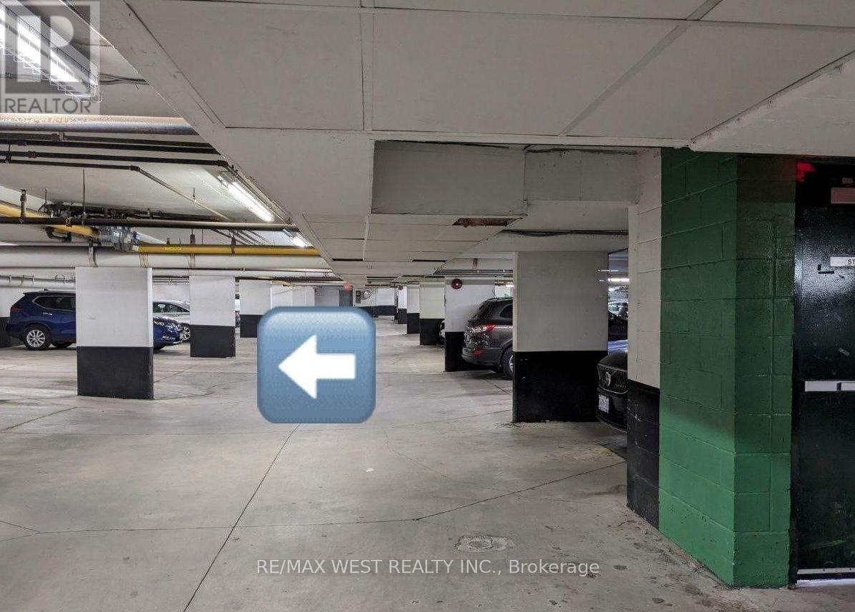 A-18 - 20 Turntable (Pkg. Sp.) Crescent, Toronto, Ontario  M6H 4K9 - Photo 6 - W12921550