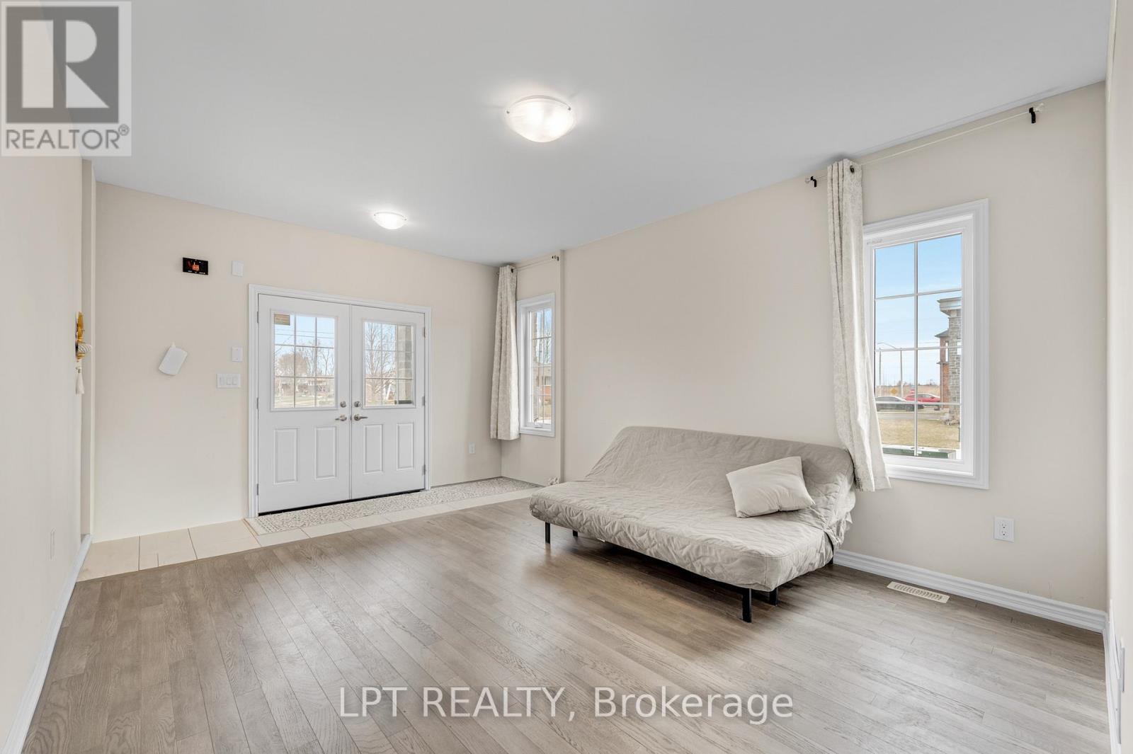 162 Mccabe Avenue, Welland, Ontario  L3B 0H6 - Photo 4 - X12885048