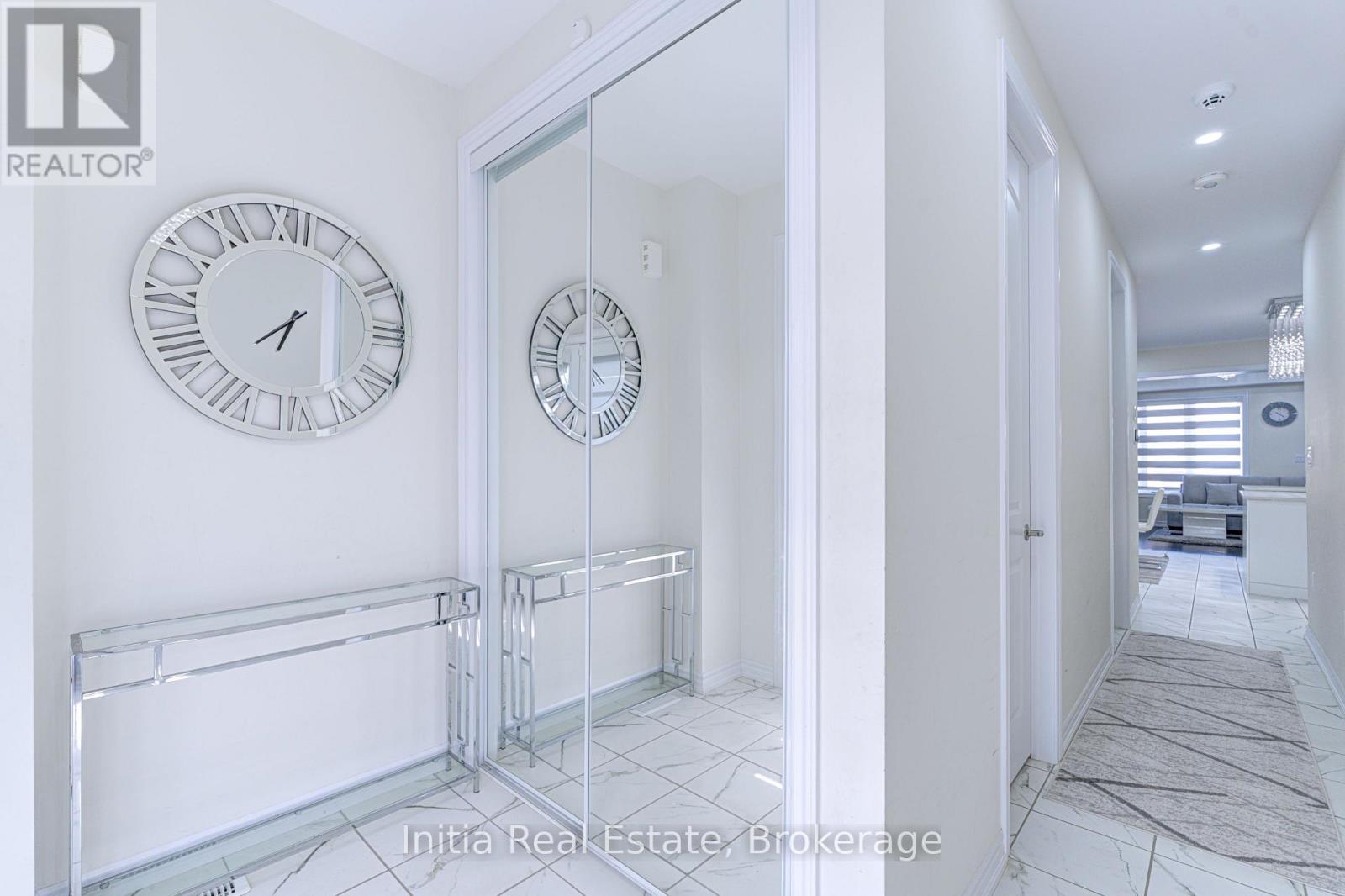 53 Lillian Way, Haldimand, Ontario  N3W 0E7 - Photo 4 - X12921494