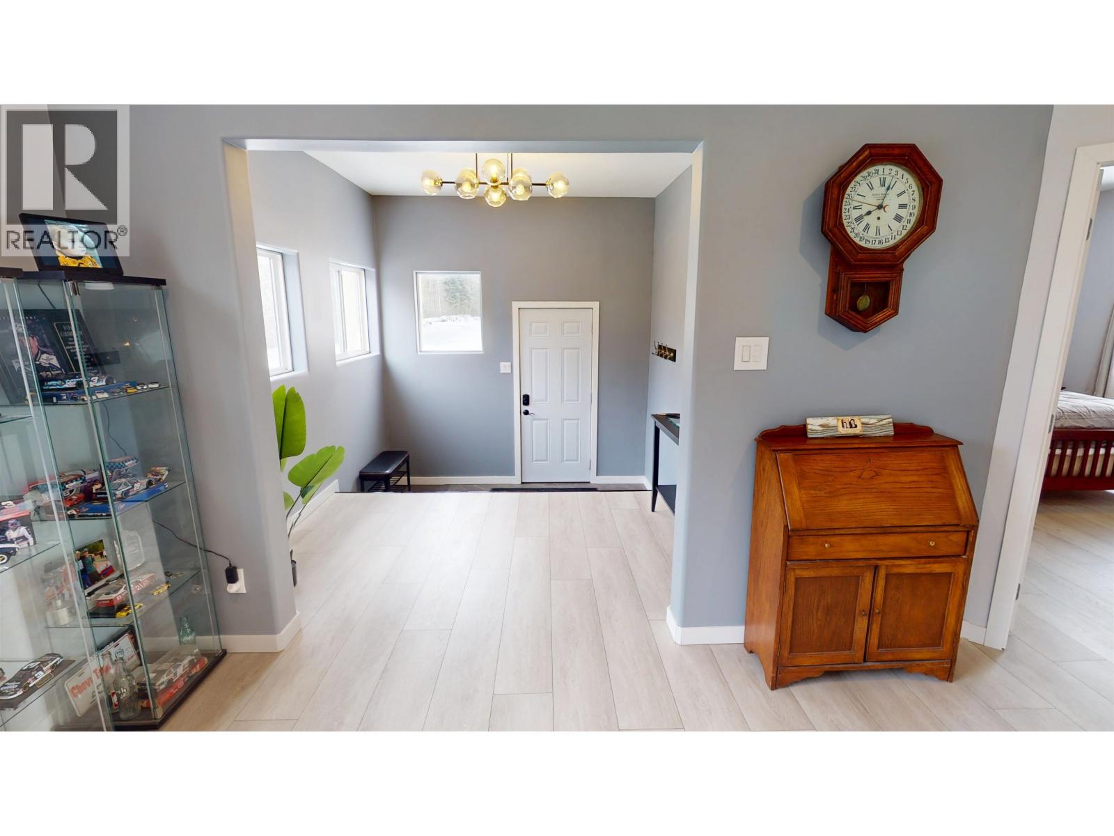 2107 Rawlings Road, Quesnel, British Columbia  V2J 7E4 - Photo 3 - R3081553