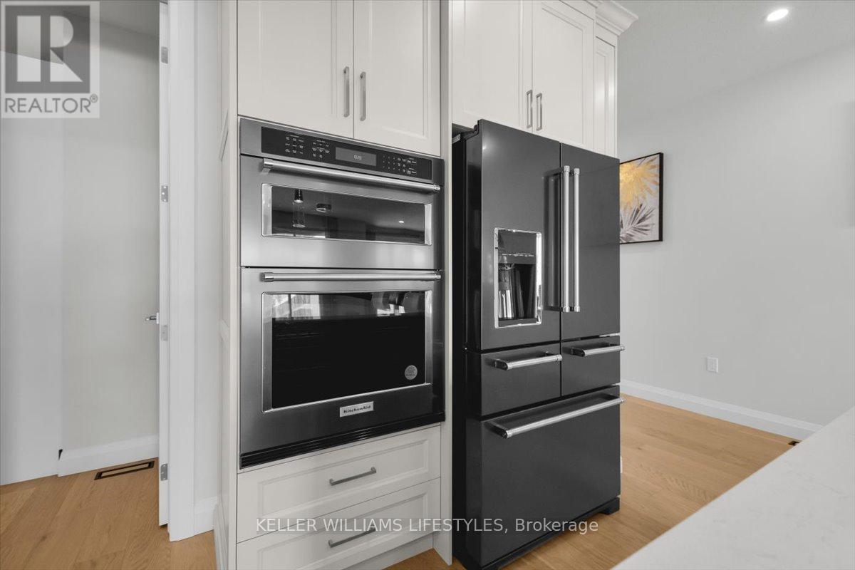 956 Eagletrace Drive, London North, Ontario  N6G 3X9 - Photo 8 - X12921610