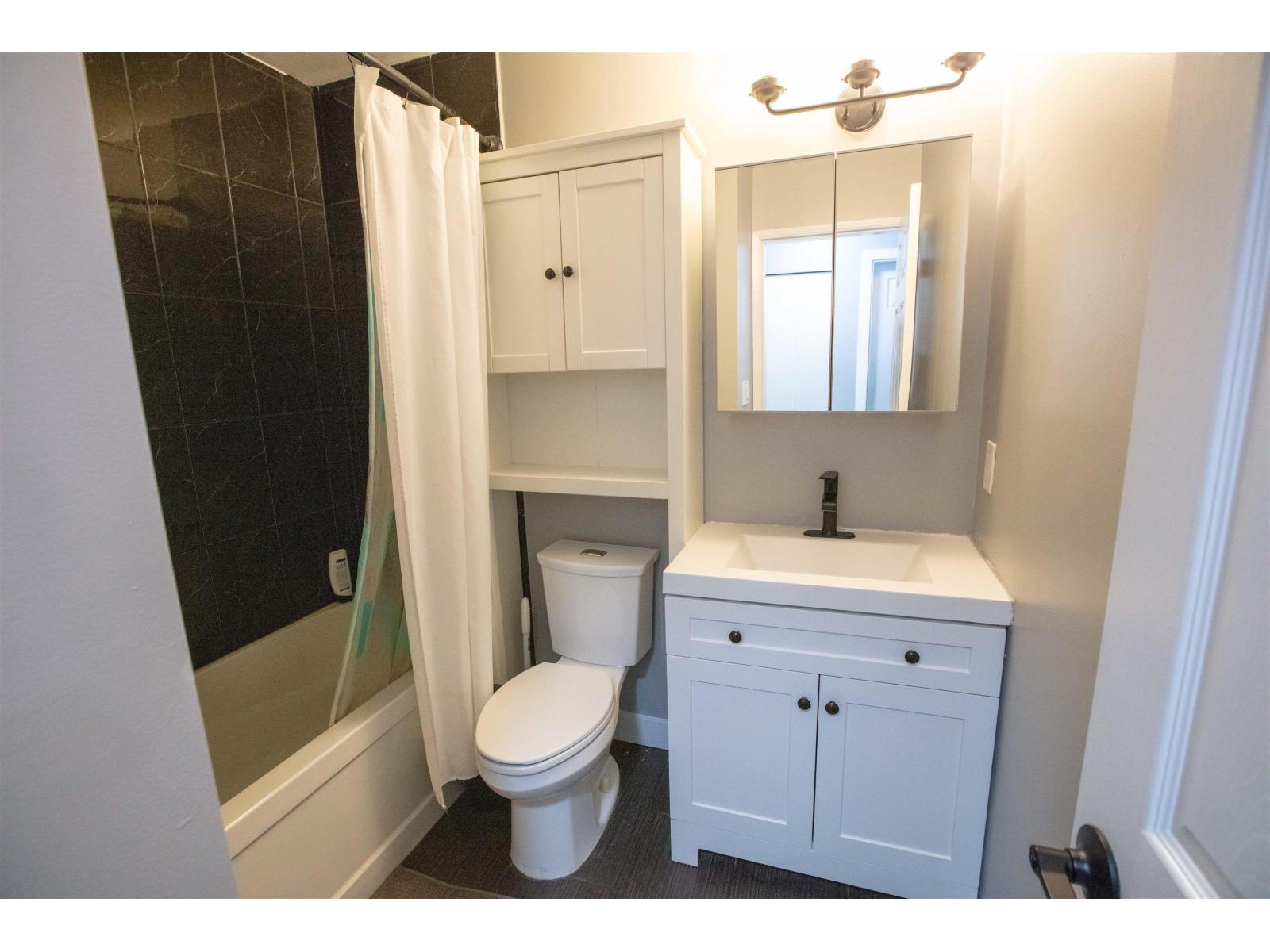 702 9270 122 Street, Surrey, British Columbia V3V 4L5 - Photo 10 - R3043939