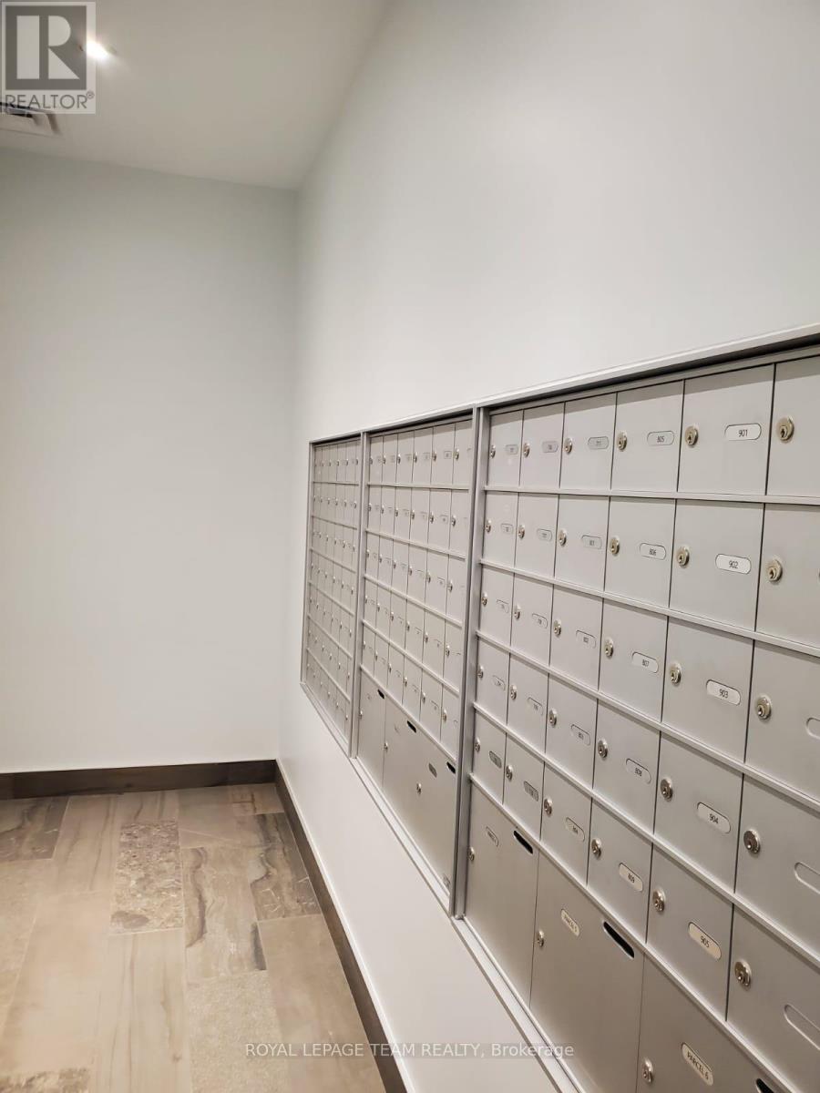 408 - 570 De Mazenod Avenue, Ottawa, Ontario  K1S 1C3 - Photo 3 - X12921586