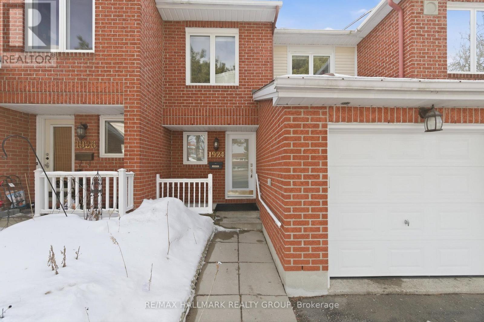 1924 Ashmont Street, Ottawa, Ontario  K1C 7B9 - Photo 3 - X12921628