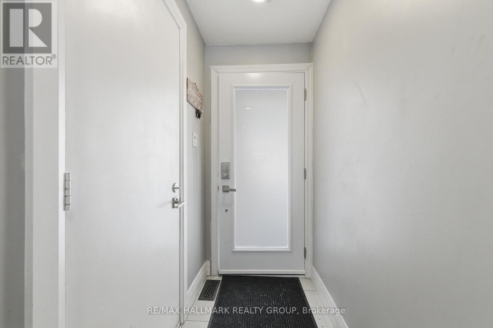 1924 Ashmont Street, Ottawa, Ontario  K1C 7B9 - Photo 5 - X12921628