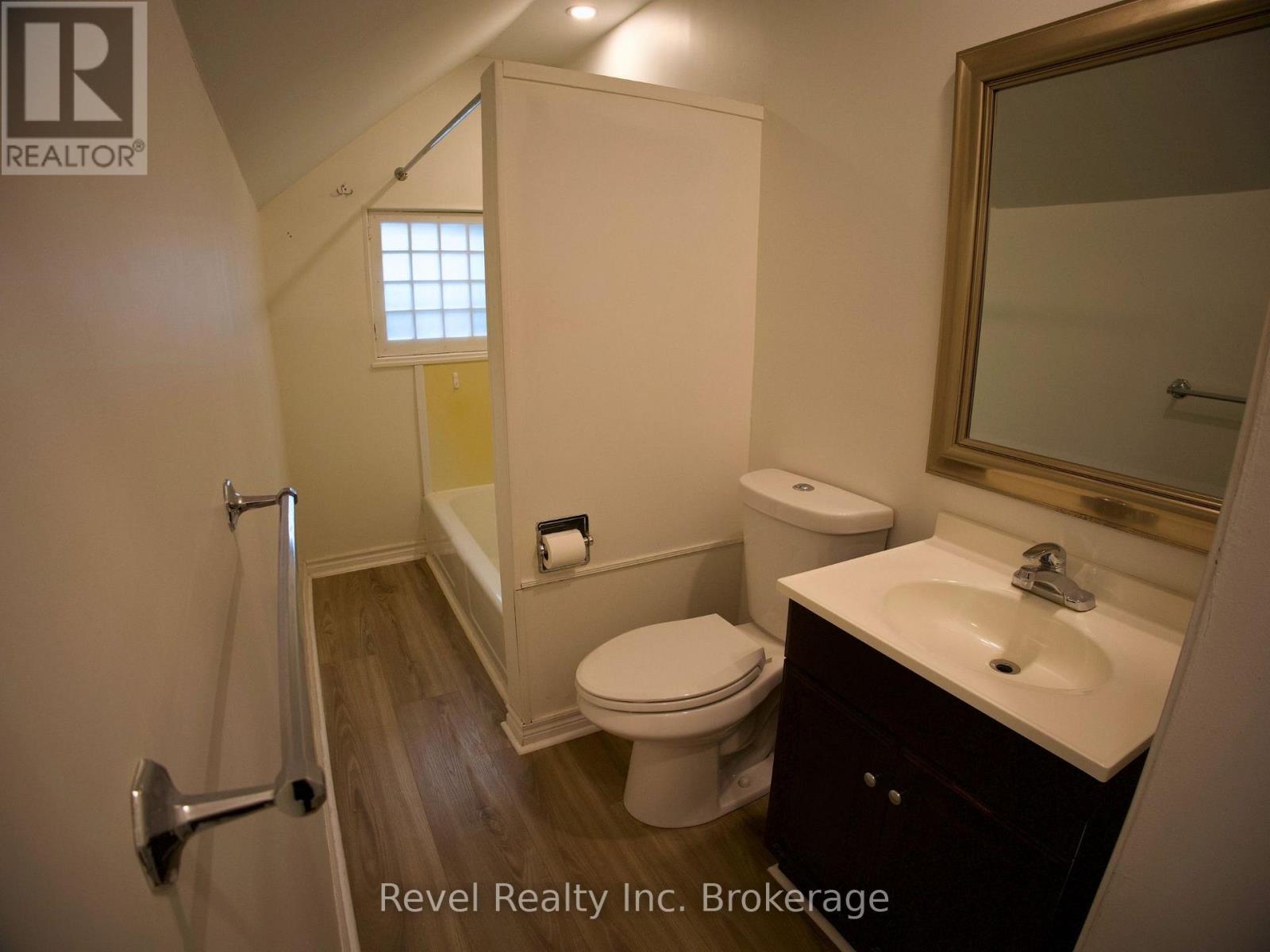 B - 511 King Street, Woodstock, Ontario  N4S 1M7 - Photo 12 - X12921596