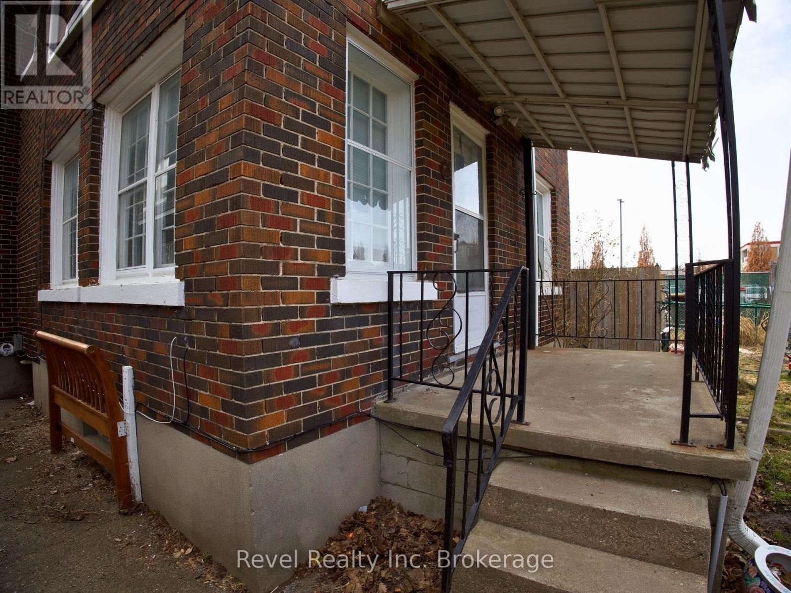 B - 511 King Street, Woodstock, Ontario  N4S 1M7 - Photo 2 - X12921596