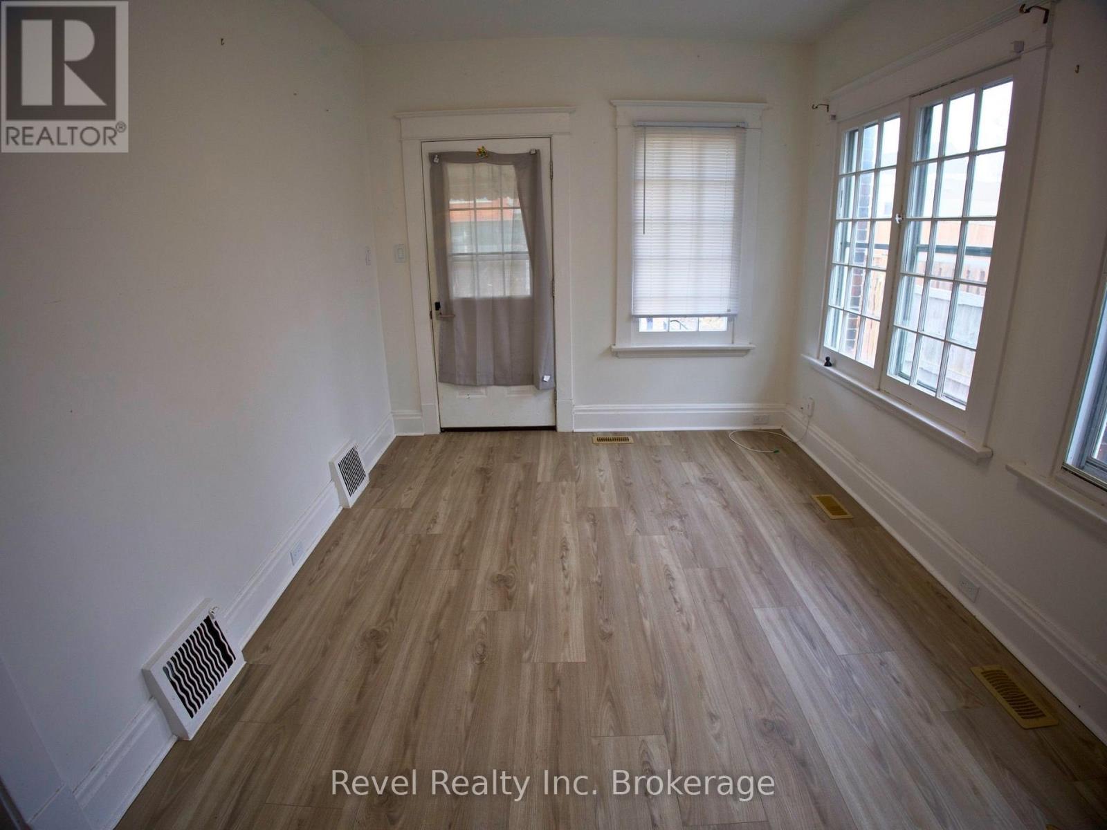 B - 511 King Street, Woodstock, Ontario  N4S 1M7 - Photo 4 - X12921596