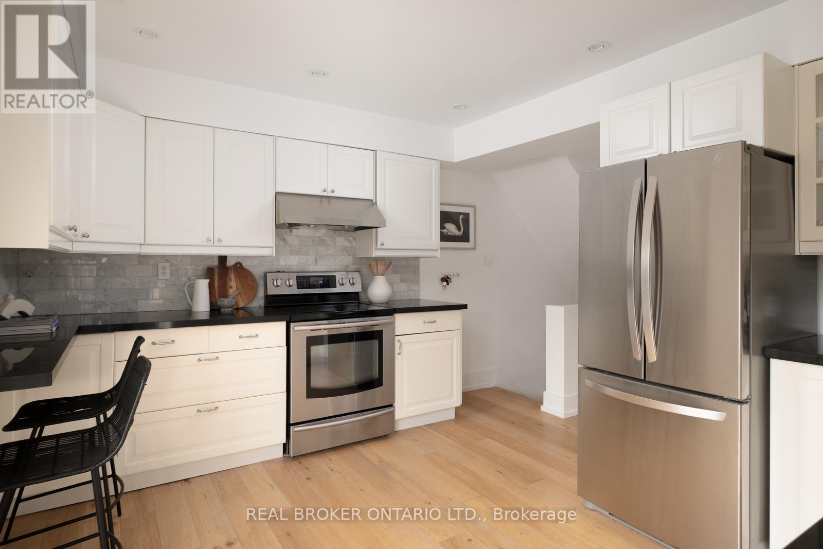 276 Gowan Avenue, Toronto, Ontario  M4J 2K6 - Photo 11 - E12921380