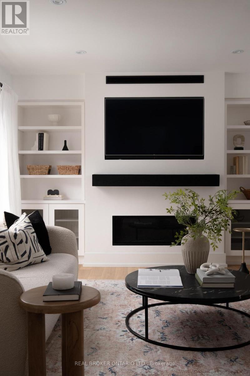 276 Gowan Avenue, Toronto, Ontario  M4J 2K6 - Photo 2 - E12921380