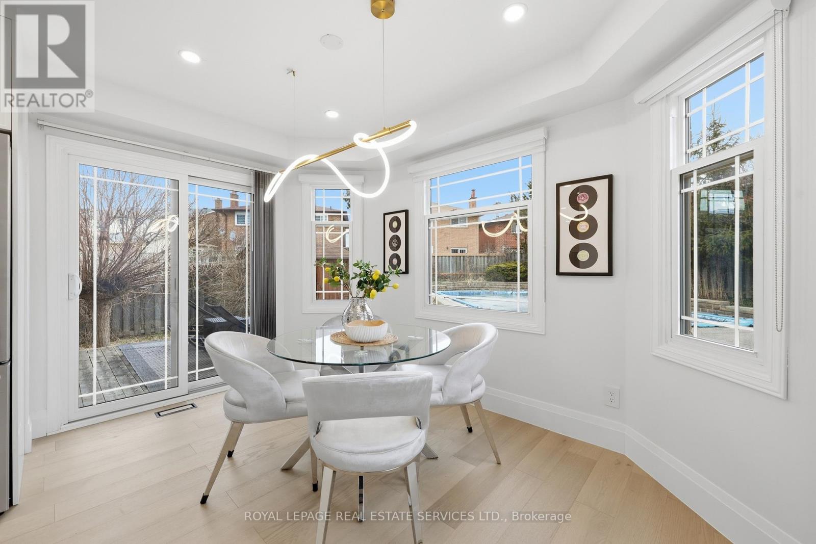 1332 Quinpool Court, Mississauga, Ontario  L5C 4J3 - Photo 18 - W12920398