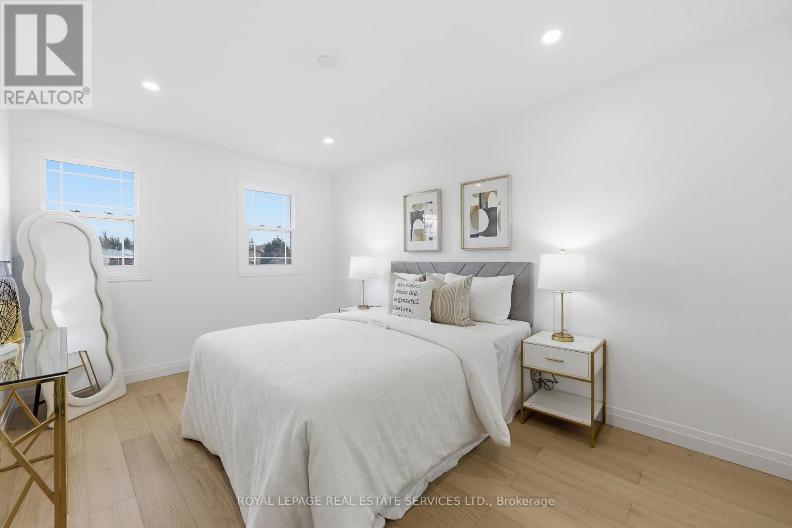 1332 Quinpool Court, Mississauga, Ontario  L5C 4J3 - Photo 27 - W12920398