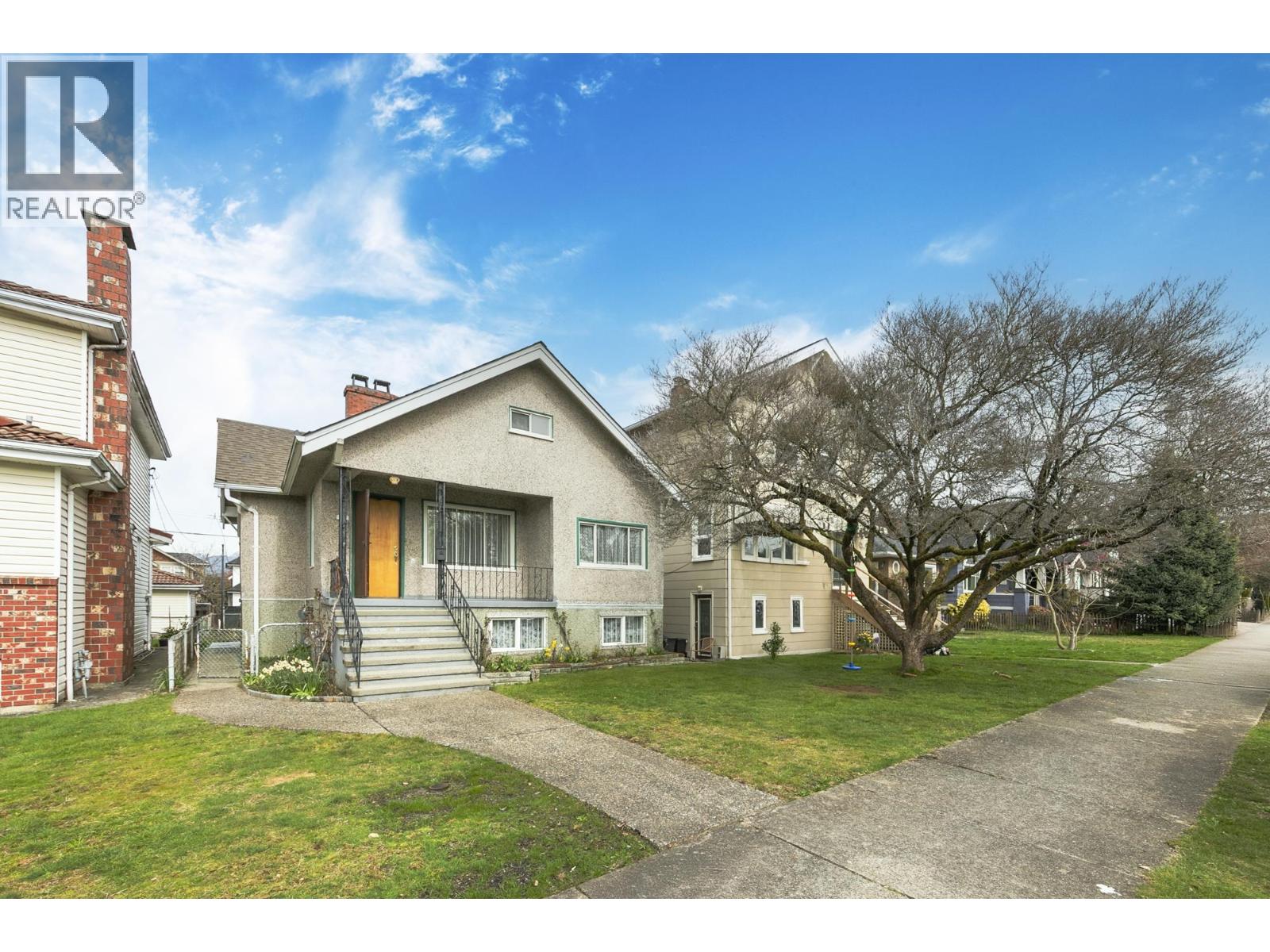 3521 TRIUMPH STREET, Vancouver, British Columbia