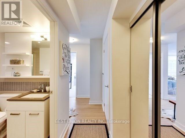 1502 - 295 Adelaide Street W, Toronto, Ontario  M5V 1P7 - Photo 4 - C12921554