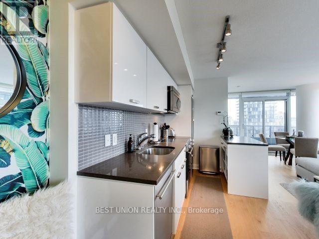 1502 - 295 Adelaide Street W, Toronto, Ontario  M5V 1P7 - Photo 5 - C12921554