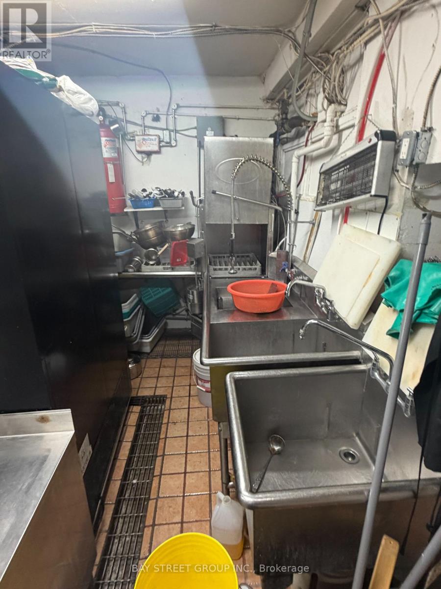 409 Spadina Avenue, Toronto (Kensington-Chinatown), Ontario  M5T 2G6 - Photo 10 - C12921580