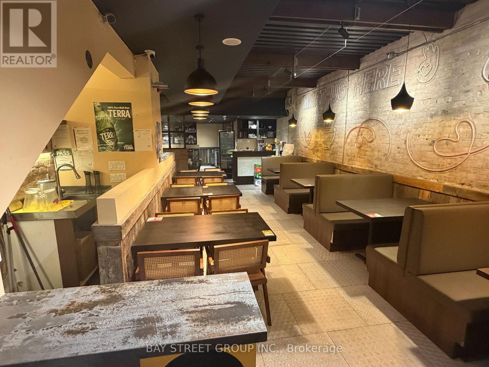 409 Spadina Avenue, Toronto (Kensington-Chinatown), Ontario  M5T 2G6 - Photo 2 - C12921580