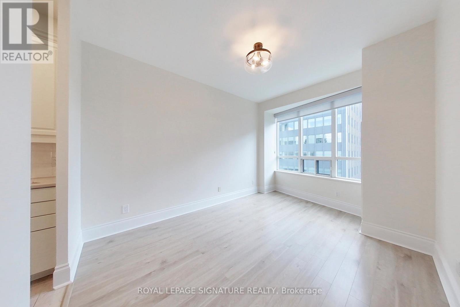 810 - 102 Bloor Street W, Toronto, Ontario  M5S 1M8 - Photo 8 - C12921584