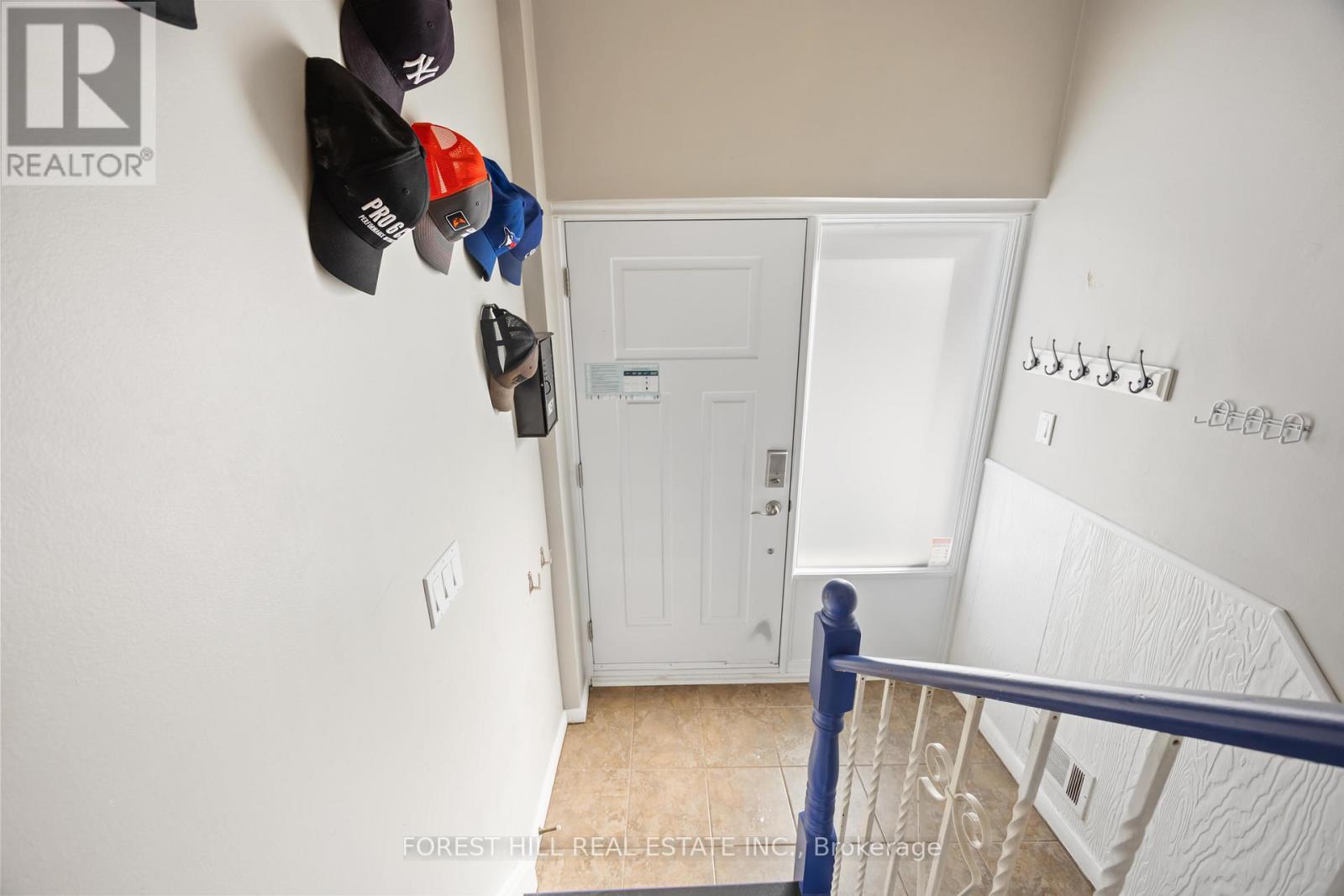 44 Addison Crescent, Toronto, Ontario  M3B 1K8 - Photo 2 - C12921590