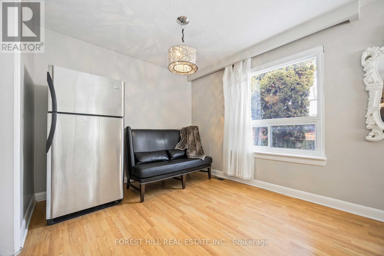 44 Addison Crescent, Toronto, Ontario  M3B 1K8 - Photo 7 - C12921590