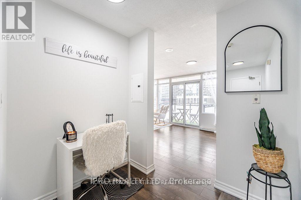 1015 - 25 Telegram Mews, Toronto, Ontario  M5V 3Z1 - Photo 10 - C12921622