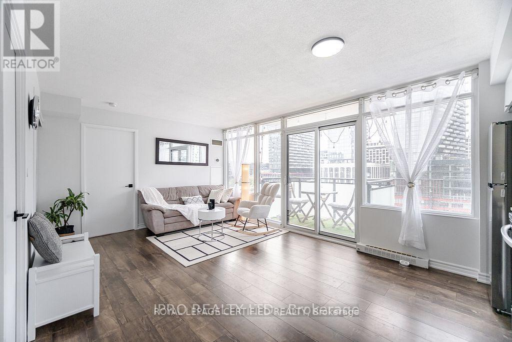 1015 - 25 Telegram Mews, Toronto, Ontario  M5V 3Z1 - Photo 11 - C12921622