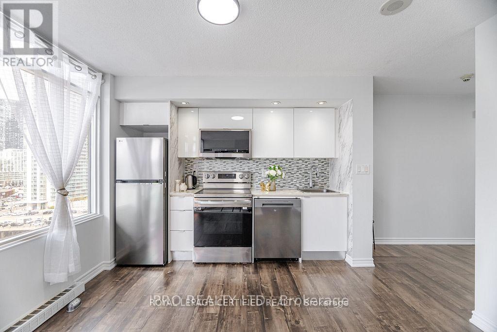 1015 - 25 Telegram Mews, Toronto, Ontario  M5V 3Z1 - Photo 12 - C12921622