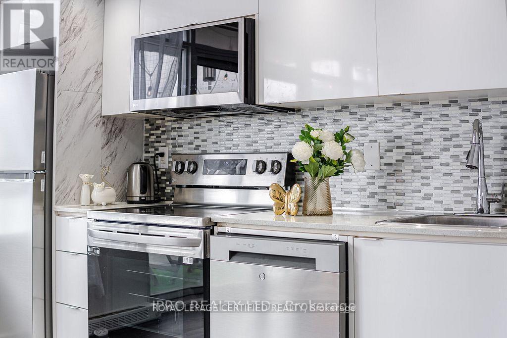 1015 - 25 Telegram Mews, Toronto, Ontario  M5V 3Z1 - Photo 14 - C12921622