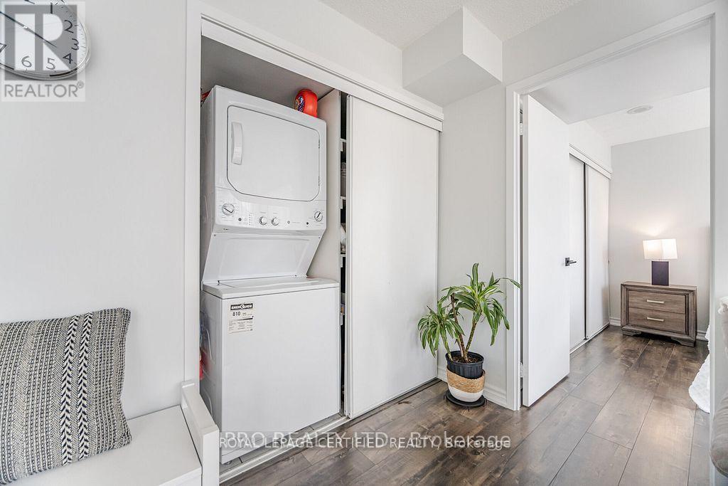 1015 - 25 Telegram Mews, Toronto, Ontario  M5V 3Z1 - Photo 25 - C12921622