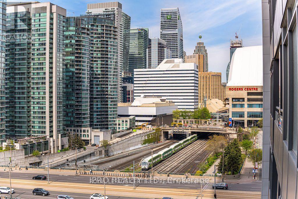 1015 - 25 Telegram Mews, Toronto, Ontario  M5V 3Z1 - Photo 31 - C12921622