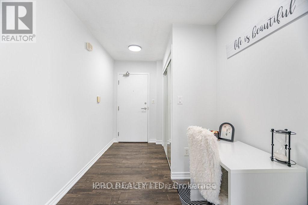 1015 - 25 Telegram Mews, Toronto, Ontario  M5V 3Z1 - Photo 7 - C12921622