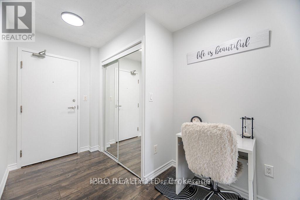 1015 - 25 Telegram Mews, Toronto, Ontario  M5V 3Z1 - Photo 8 - C12921622