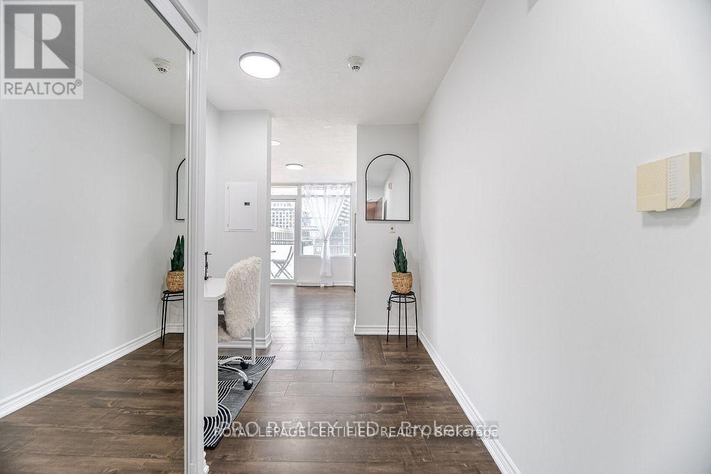 1015 - 25 Telegram Mews, Toronto, Ontario  M5V 3Z1 - Photo 9 - C12921622